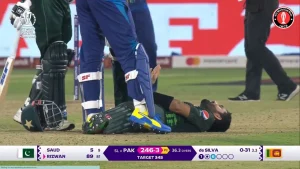 Muhammad Rizwan is in  Serious Pain But He Is On the Field to Continue